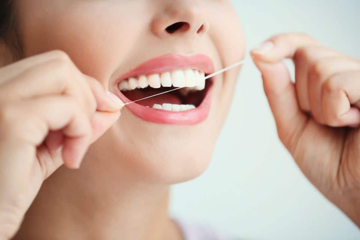 como usar hilo dental